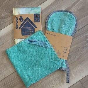 Norwex Aqua Cleaning Cloth and Mitt Set